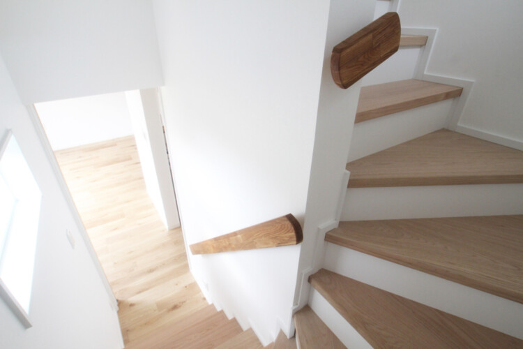ホール階段とリビング階段と、どっちがいい？②リビング階段のメリット・デメリットをご紹介